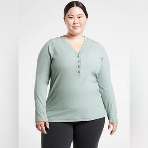 Athleta UPTEMPO RIBBED HENLEY TOP in light grey green size 2X women’s